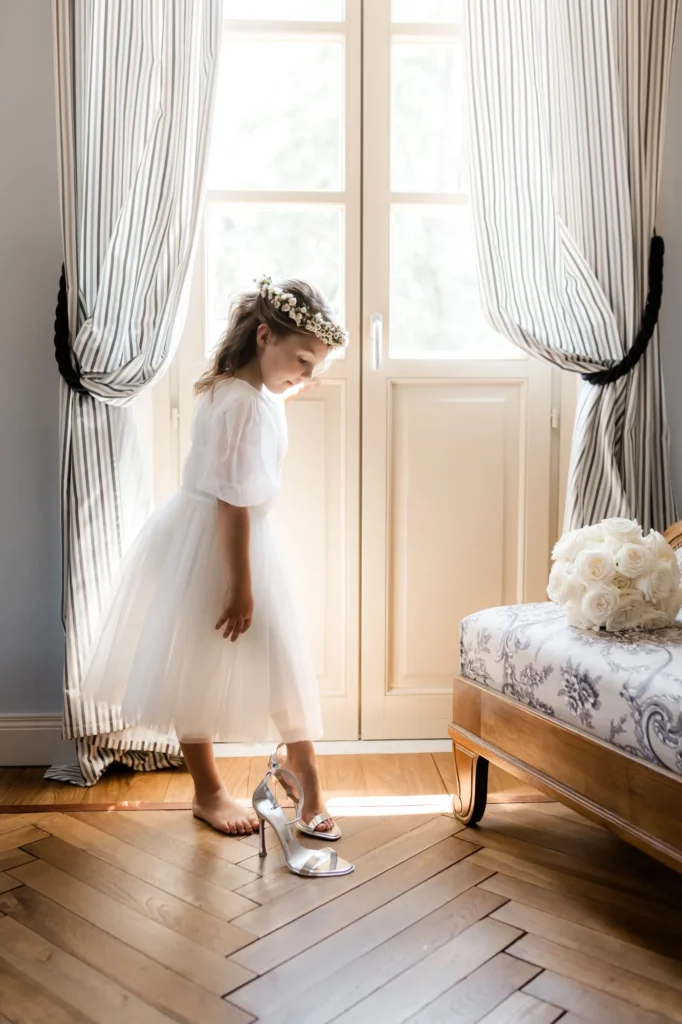 The flower girl trying on the bride’s shoes, Villa Fontana